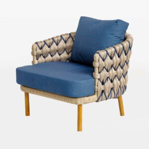 Poltrona klarin elaborada com tricô náutico e estrutura de alumínio.